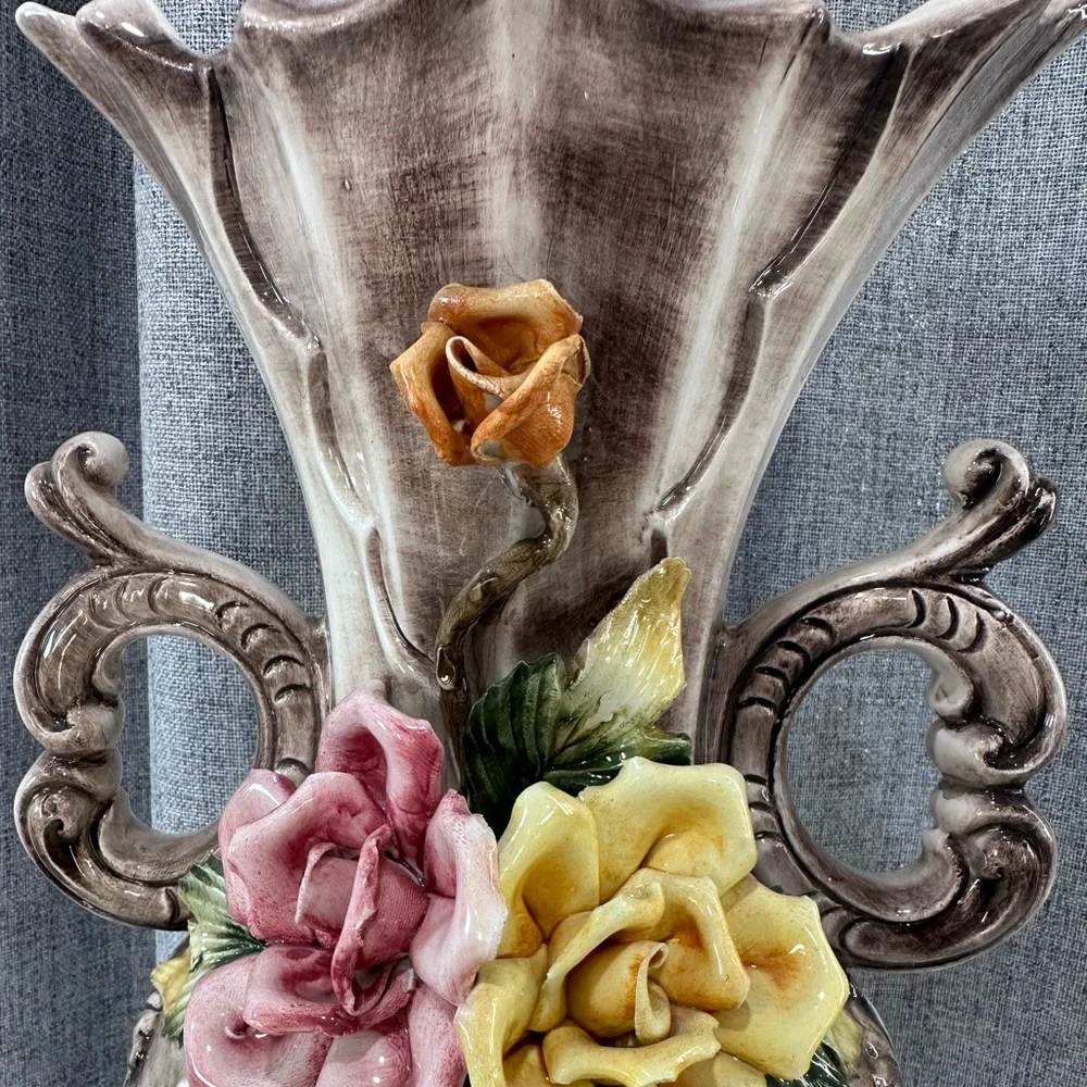 Capodimonte elegant Floral  Vase with Pink and Yellow flowers. Made in Italy